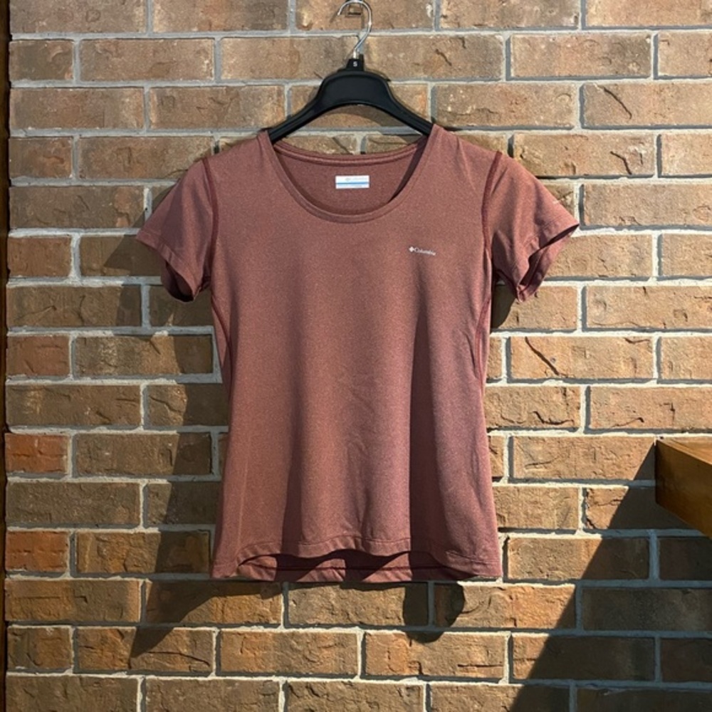 Columbia Omni-Wick Burgundy Shirt Women